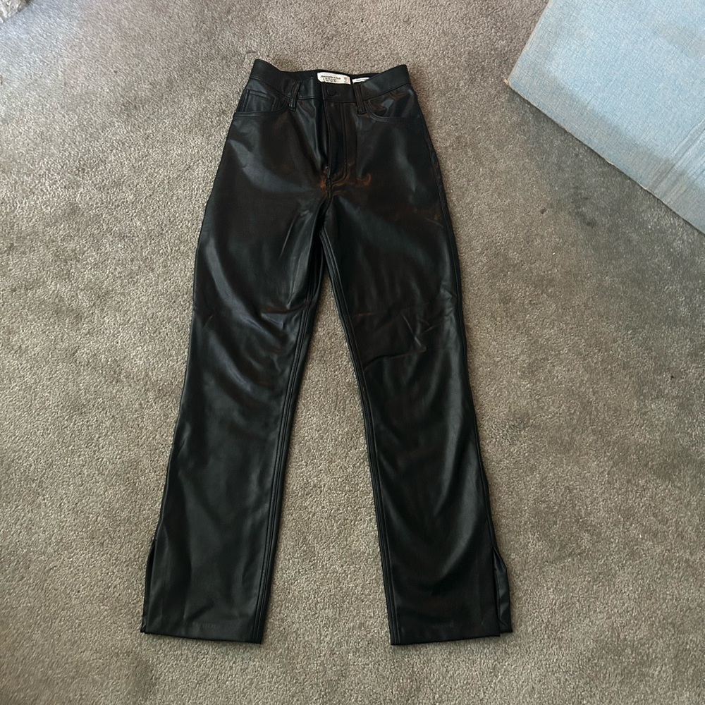 Abercrombie and Fitch 90s Straight Ultra High Rise Leather Pants Size